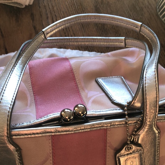 Coach bag, kisslock, pink and silver. e1082-f13533, with dust bag - Picture 11 of 11